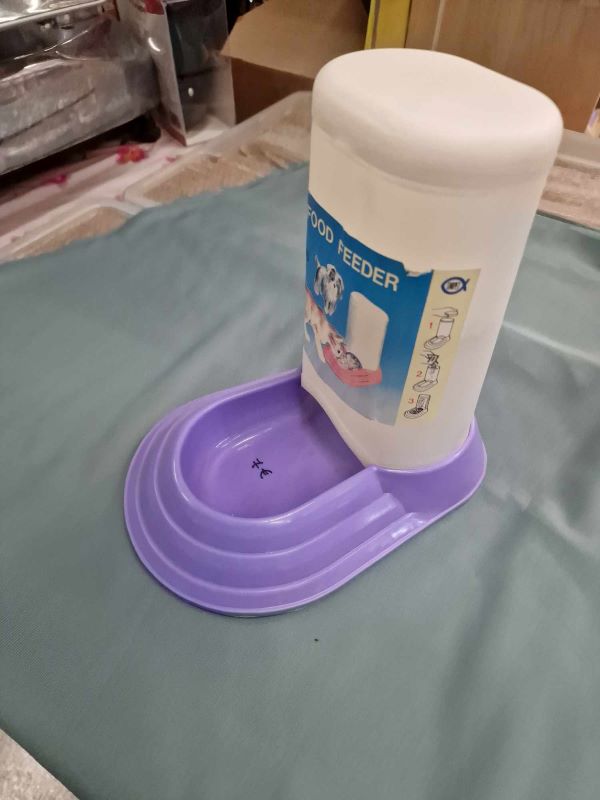 Αυτόματη ταϊστρα σκύλου-γάτας (1L)